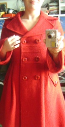 Продам пальто красного цвета...размер 46-48